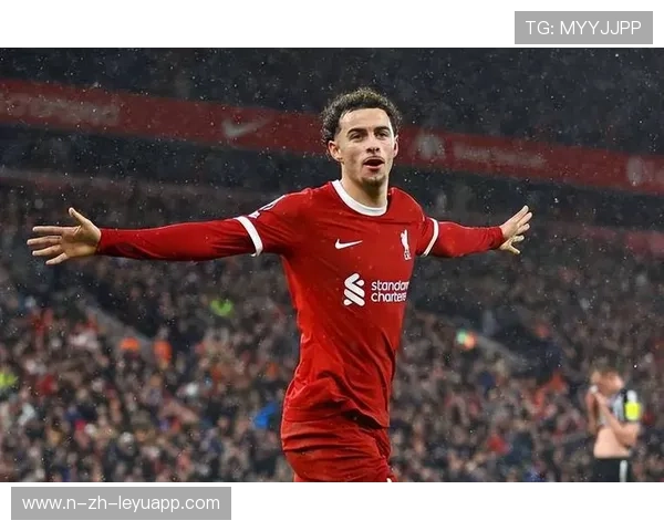 利物浦边路配合流畅,琼斯持续提供体能覆盖